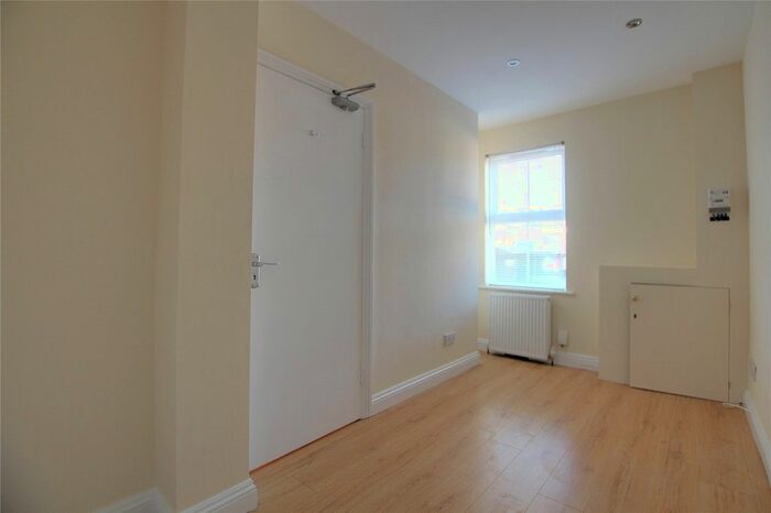 1 Bedroom Flat To Rent In Mill Road, Caversham, Reading RG4