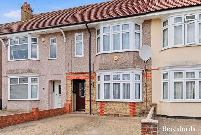 3 Bedroom Terraced House For Sale In Pettley Gardens, Romford, RM7