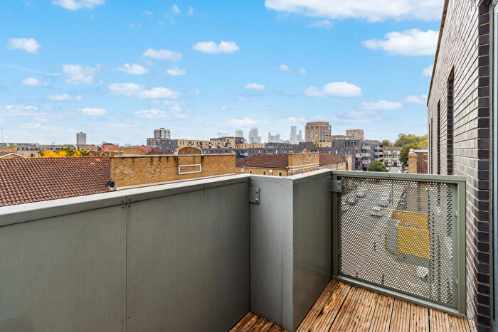 2 Bedroom Apartment To Rent In Killick Way, London, E1