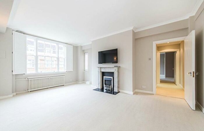 3 Bedroom Apartment To Rent In Hall Road, St Johns Wood, London, NW8