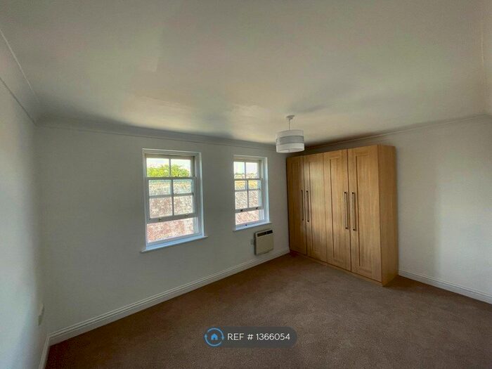 2 Bedroom Flat To Rent In North Street, Wincanton, BA9