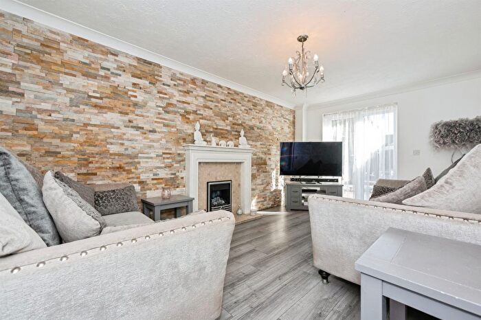 4 Bedroom Property For Sale In Norfolk Place, Chafford Hundred, Grays, RM16