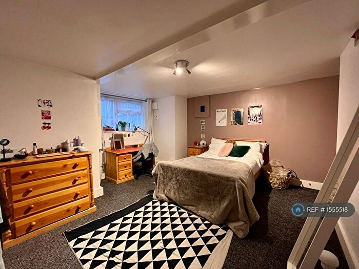 7 Bedroom Terraced House To Rent In Brudenell Mount, Leeds, LS6