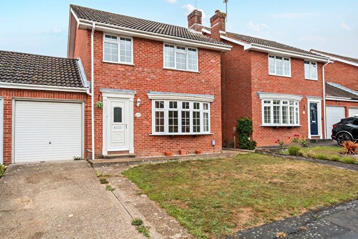 3 Bedroom Link Detached House To Rent In Royal Way, Waterlooville, Hampshire, PO7