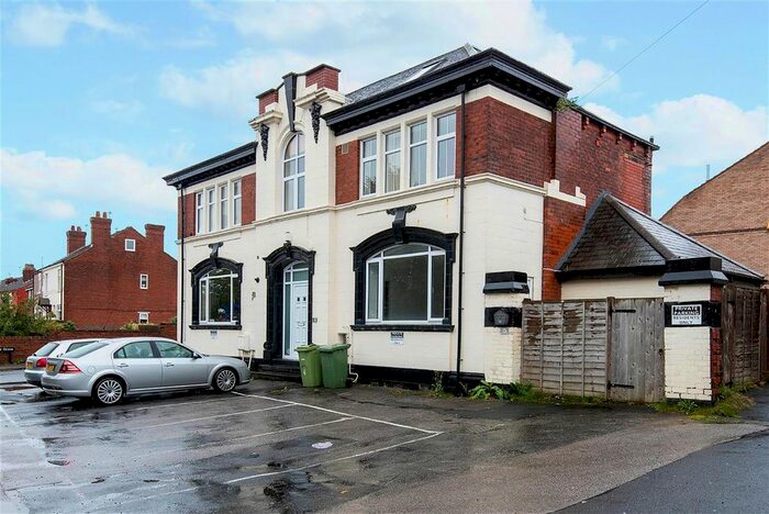 3 Bedroom Town House To Rent In Cross Keys Mews, Halfpenny Lane, Pontefract, WF8