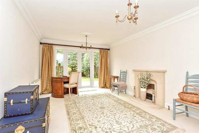 4 Bedroom Detached House For Sale In Old House Lane, Hartlip, Sittingbourne, Kent, ME9