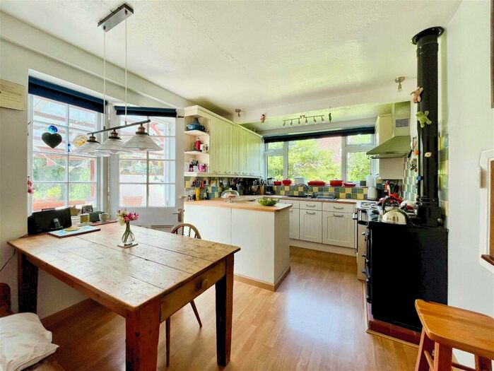 4 Bedroom Detached House For Sale In Howgate Road, Bembridge, PO35