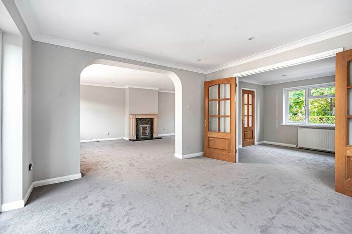 5 Bedroom Detached House For Sale In Kennel Close, Fetcham, KT22