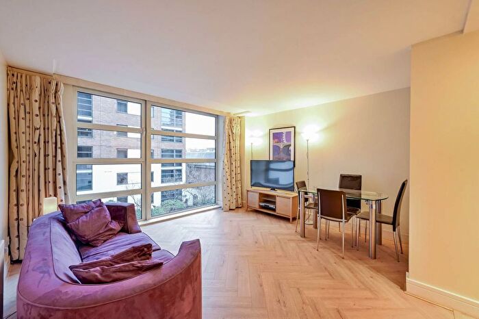 1 Bedroom Flat For Sale In Buckingham Palace Road, Westminster, London, SW1W