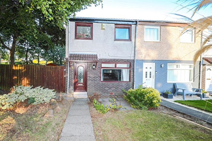 3 Bedroom End Of Terrace House For Sale In Ardross Court, Glenrothes, KY6