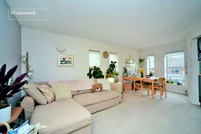 2 Bedroom Apartment For Sale In Brabham Court, Central Road, Worcester Park, KT4