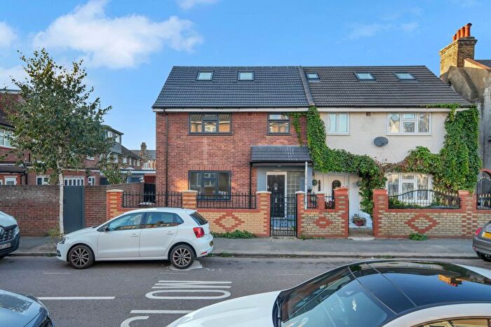 5 Bedroom Property For Sale In Grosvenor Road, Leyton, E10