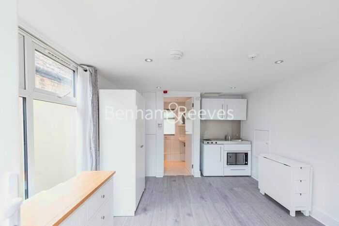 Studio To Rent In Madeley Road, Ealing, W5