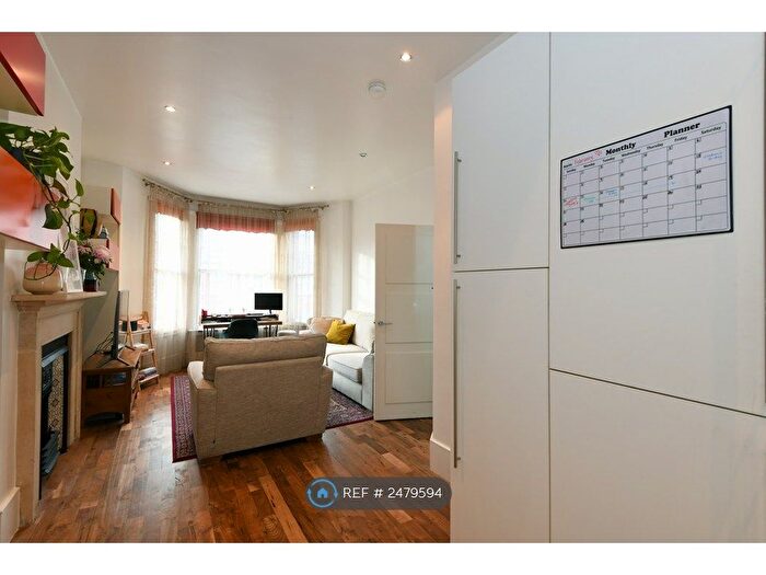2 Bedroom Flat To Rent In Goldhurst Terrace, London, NW6