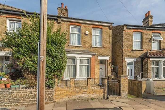 2 Bedroom Property To Rent In Stanley Road, Hounslow, TW3