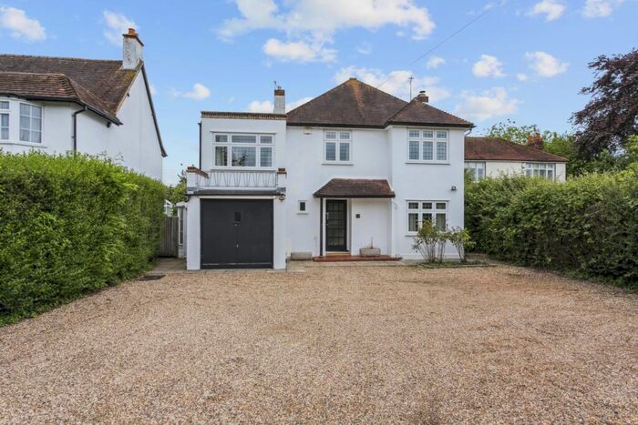 4 Bedroom Detached House To Rent In Straight Road Old Windsor, SL4