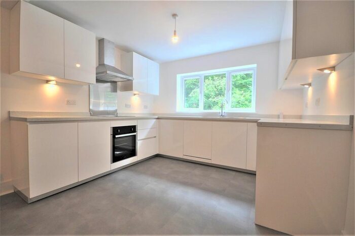 2 Bedroom Flat To Rent In Valley Rise, Watford, WD25
