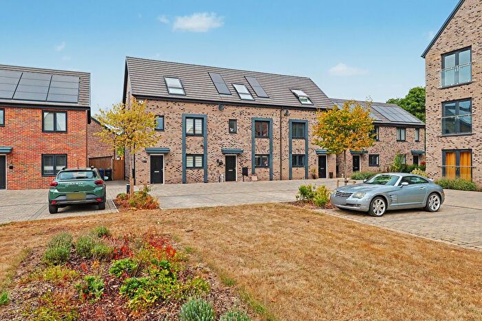 4 Bedroom Terraced House For Sale In Woodyard Avenue, Tapton, Chesterfield, S41