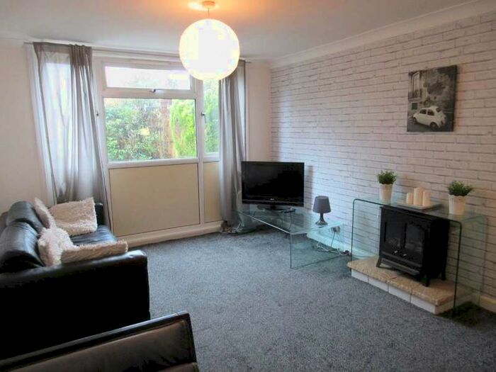 4 Bedroom Semi-Detached House To Rent In Woodbridge Fold, Leeds, LS6