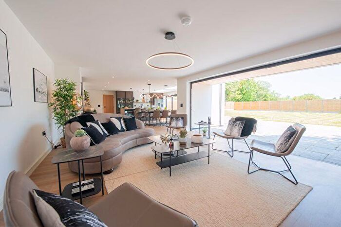 5 Bedroom Detached House For Sale In Kings Avenue, Sandwich Bay, CT13