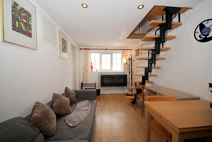 1 Bedroom Maisonette To Rent In Kinderton Close, Southgate, London, N14