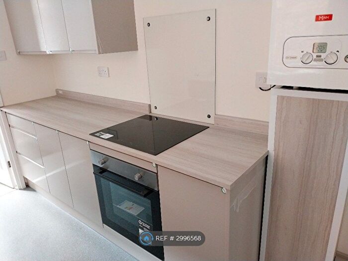2 Bedroom Flat To Rent In Ripon Street, Gateshead, NE8