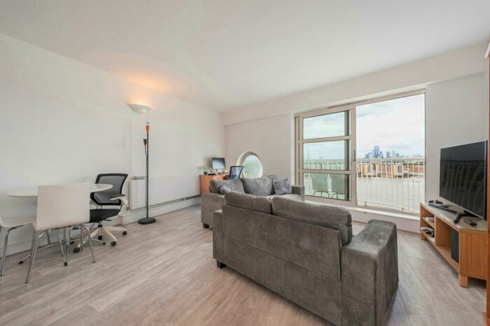 2 Bedroom Flat To Rent In Cascades Tower, Westferry Road, E14