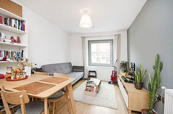 1 Bedroom Flat To Rent In Dalston Curve, Dalston, London, E8