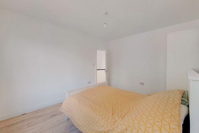 2 Bedroom Flat To Rent In Wandle Road, Morden, SM4