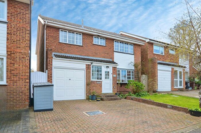 4 Bedroom Detached House For Sale In Parva Close, Harpenden, AL5