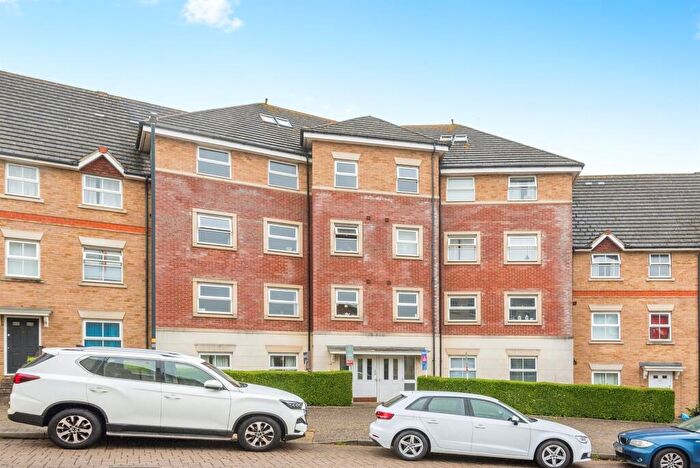 2 Bedroom Flat For Sale In Marbeck Close, Swindon, SN25
