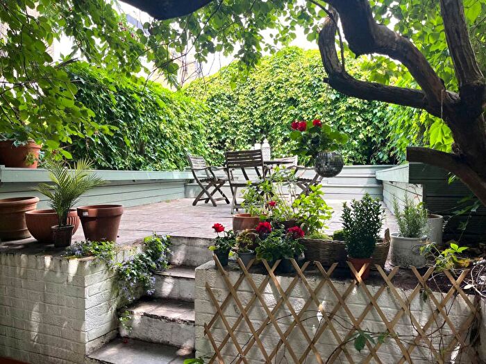 2 Bedroom Flat For Sale In Finborough Road, Chelsea, London, SW10