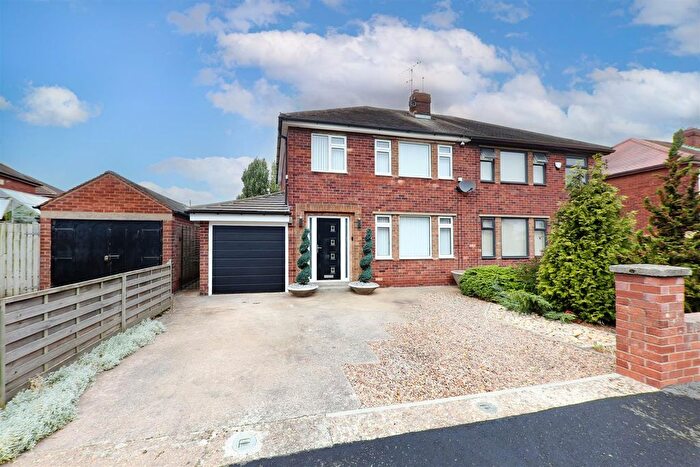 4 Bedroom Semi-Detached House For Sale In Stonecross Drive, Sprotbrough, Doncaster, DN5