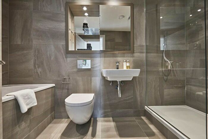 2 Bedroom Apartment To Rent In Angel Gardens, Manchester, M4