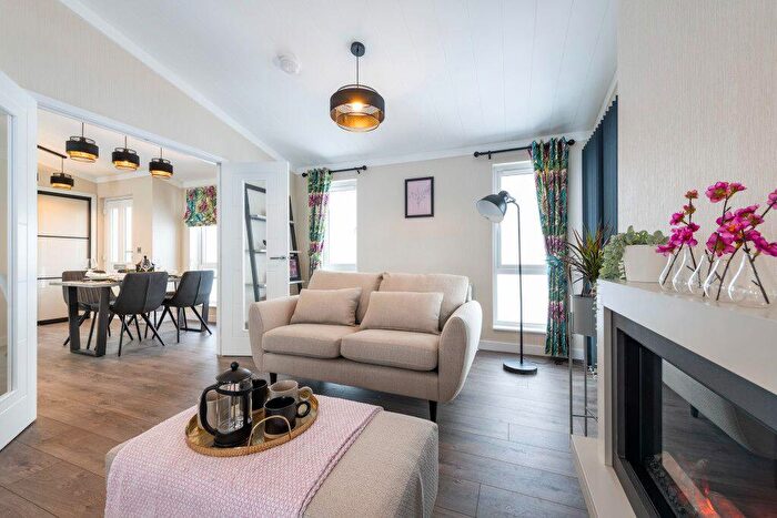 2 Bedroom Park Home For Sale In Linford, Stanford-le-Hope, SS17