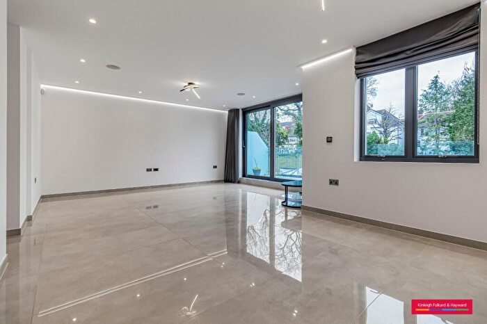 2 Bedroom Flat To Rent In Woodstock Road, Golders Green, NW11