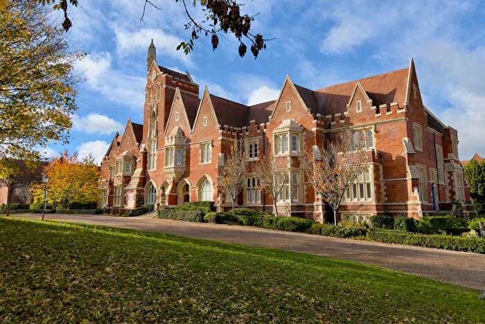 2 Bedroom Flat For Sale In The Galleries, Brentwood, CM14