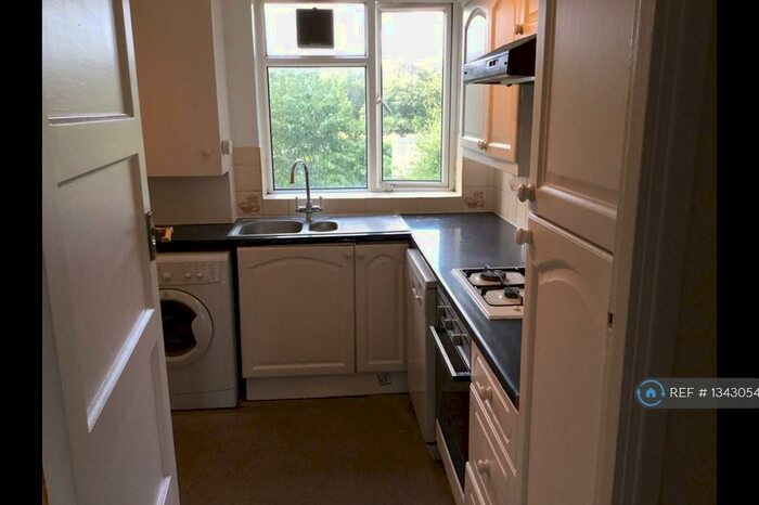 4 Bedroom Flat To Rent In Kingswood House, Kingston Upon Thames, KT2