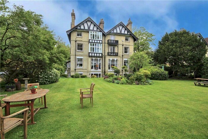 2 Bedroom Flat To Rent In Coopers Hill Lane, Englefield Green, Surrey, TW20