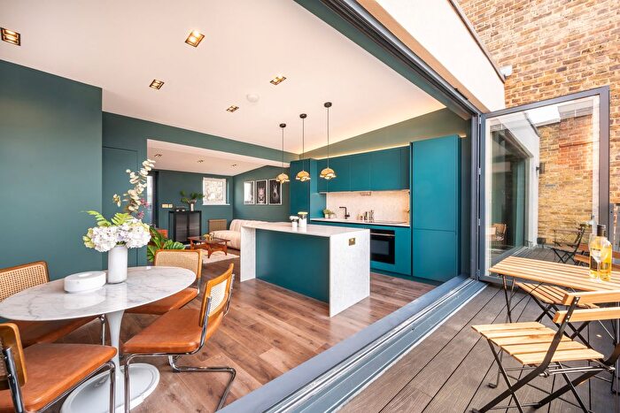 2 Bedroom Flat To Rent In St. John's Lane, London, EC1M