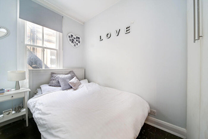 2 Bedroom Apartment To Rent In Monument Hill, Weybridge, KT13