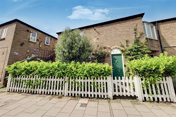 1 Bedroom Maisonette To Rent In North Street, London, SW4