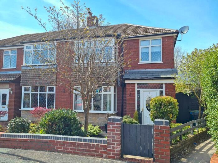 3 Bedroom Semi-Detached House To Rent In Lilac View Close, Shaw, OL2