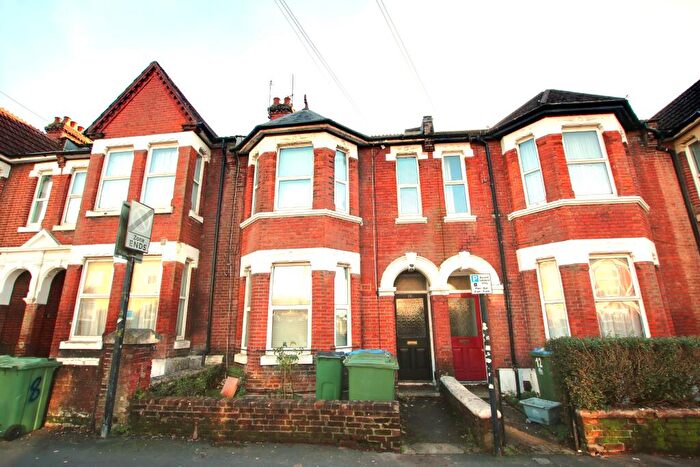 2 Bedroom Flat For Sale In Wilton Avenue, Southampton, SO15