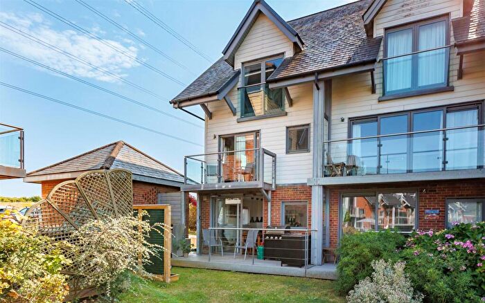 4 Bedroom Town House For Sale In Townhouse With M Mooring - Cormorant Grove, Newport, PO30