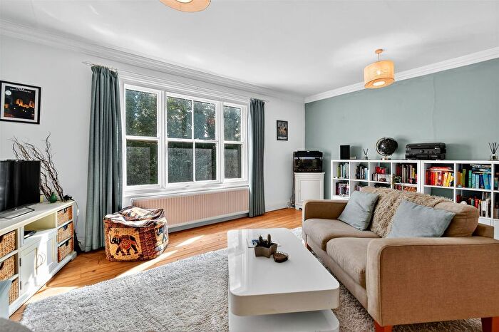 2 Bedroom Flat For Sale In Gillygate, York, YO31