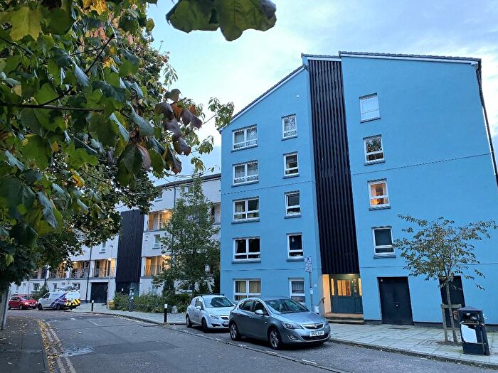 3 Bedroom Flat To Rent In Viewcraig Gardens, Holyrood, Edinburgh, EH8