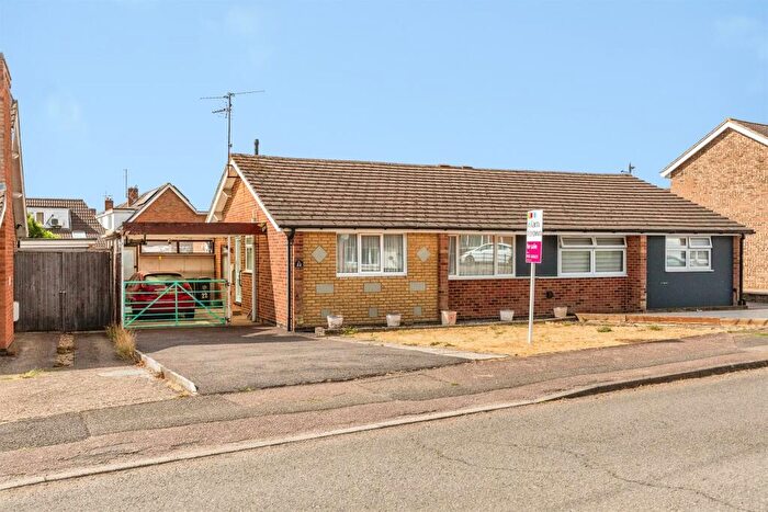 2 Bedroom Semi-Detached Bungalow For Sale In Fairoaks Drive, Raunds, Wellingborough, NN9
