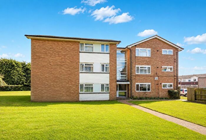 2 Bedroom Flat For Sale In Pevensey House, Castle Close, Reigate, RH2