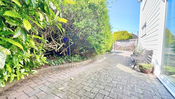 4 Bedroom Detached House For Sale In Noreuil Road, Petersfield, Hampshire, GU32
